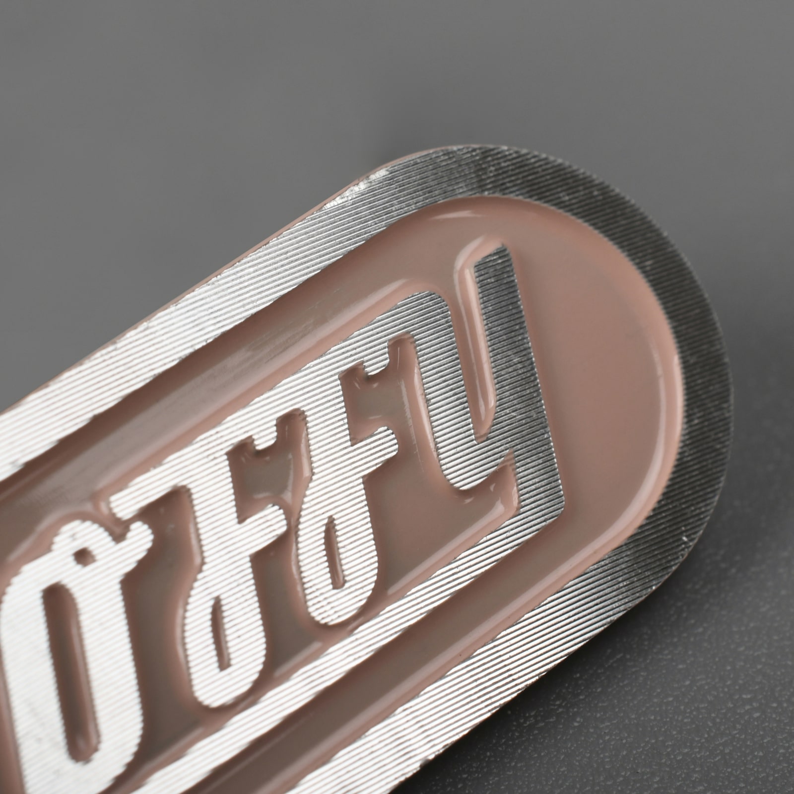 Gegraveerd zelfklevend metalen naamplaatje
