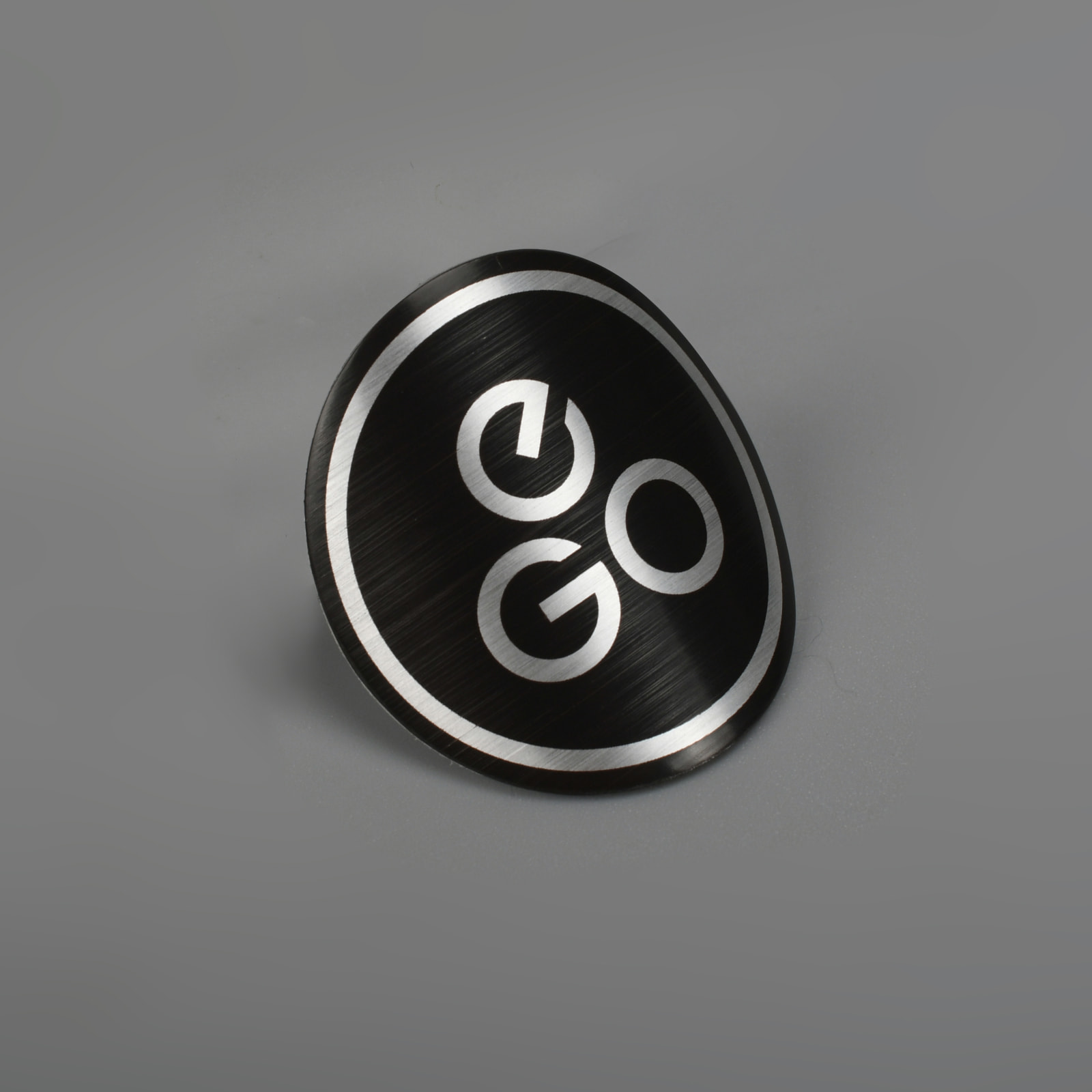 Metalen logoplaat met reliëf
