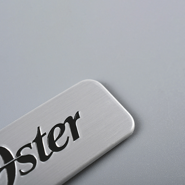 Gegraveerde metalen logolabels