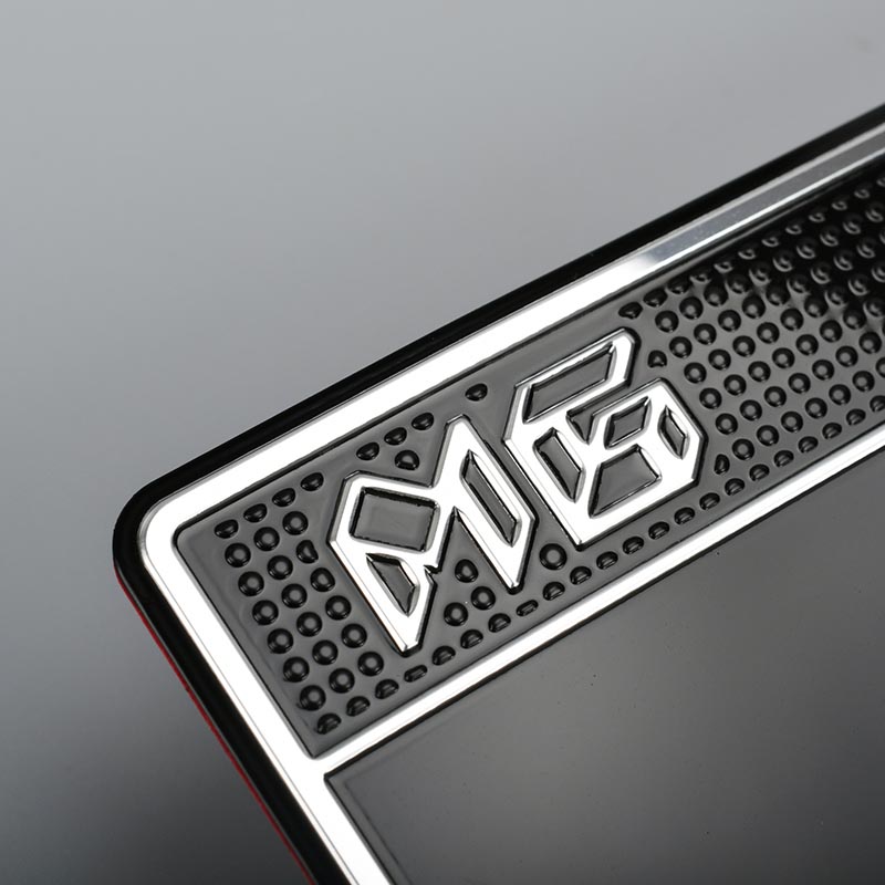 Zelfklevend metalen logo
