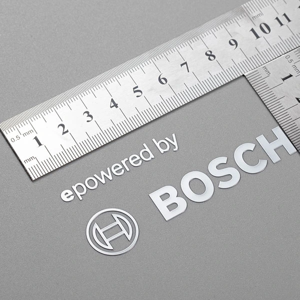 3D-klevend nikkellabel