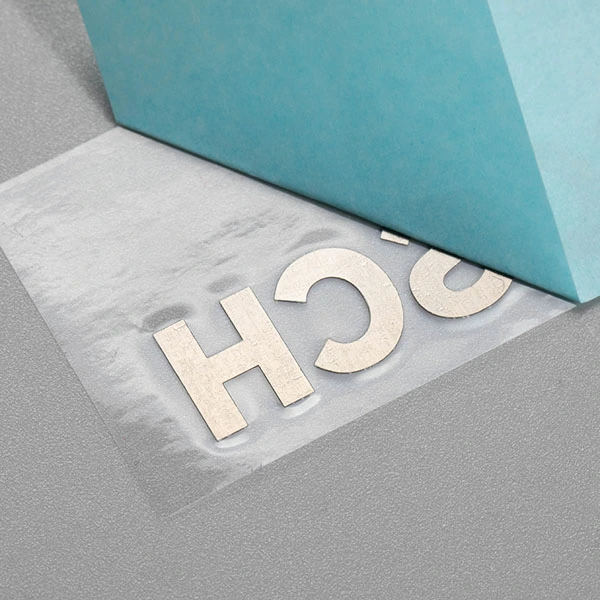 3D-klevend nikkellabel