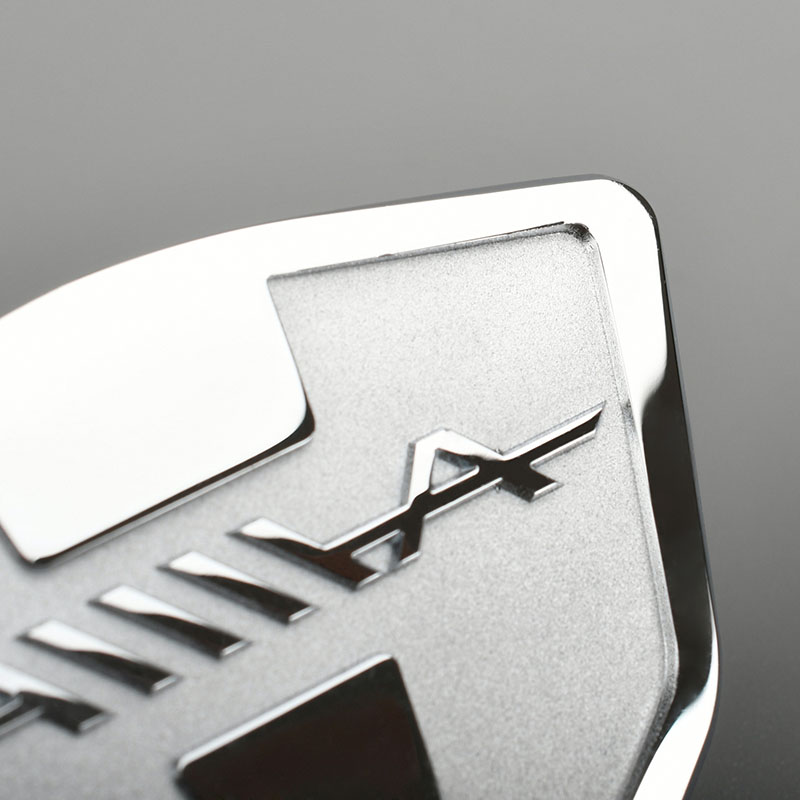 Chroom metallic logosticker