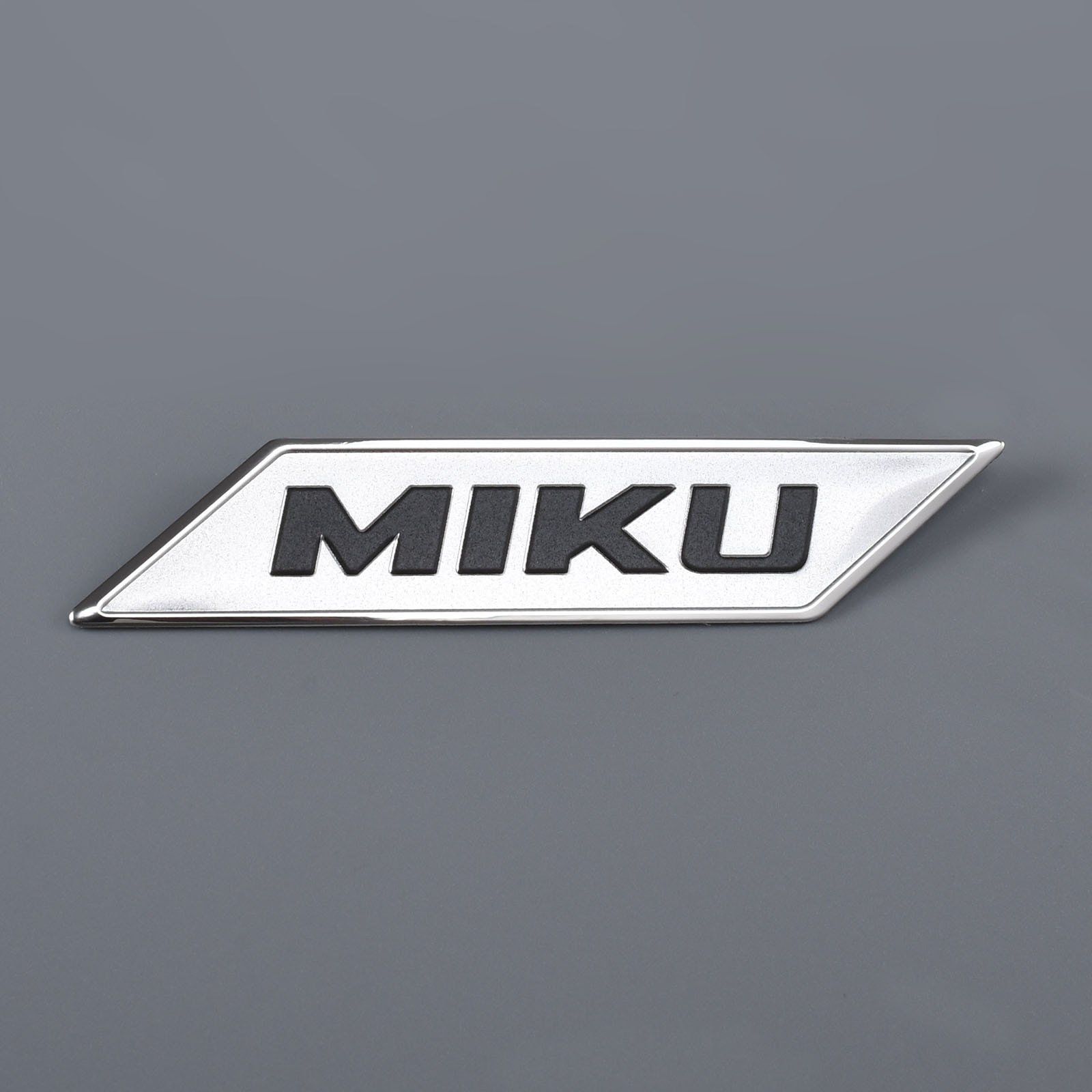 zilver aluminium metalen merklogo