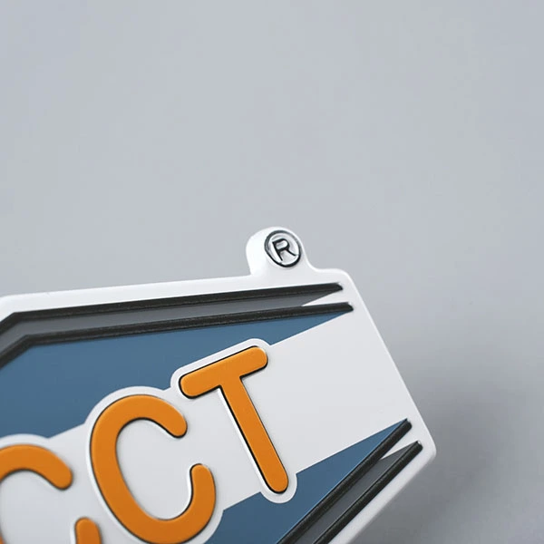 Metalen logo voor premiumverpakking