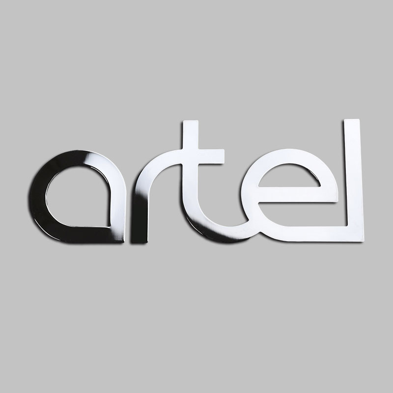 Metalen sticker-logo
