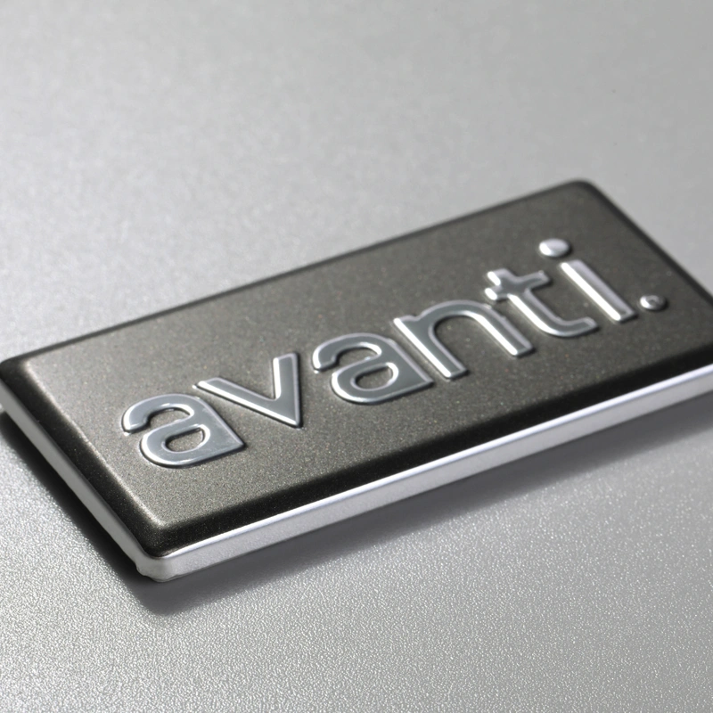 Geanodiseerd aluminium naamplaatje met aluminium tags