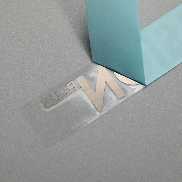 Overdracht metalen logosticker